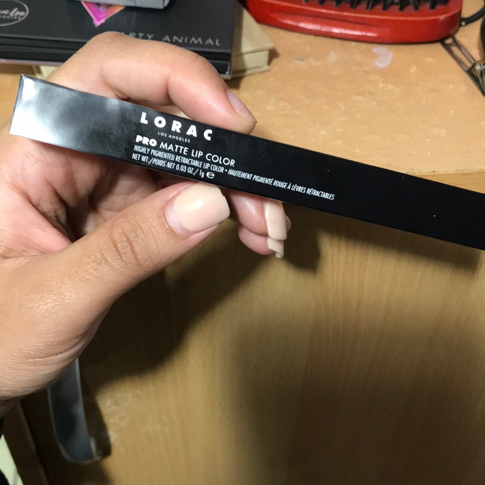 Matte lip colo